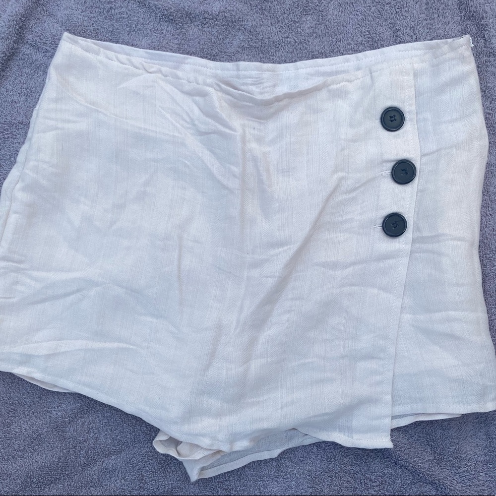 Skort Tan Buttons Side
